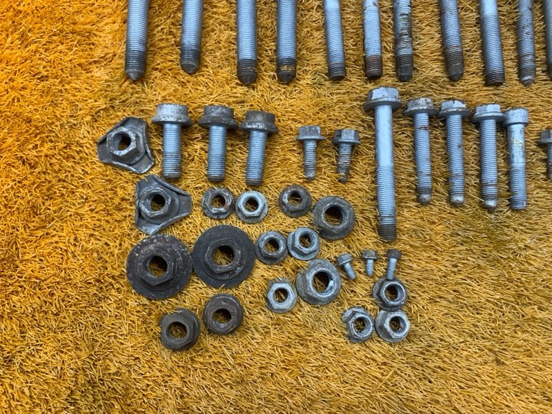Болты и гайки задней подвески, 1000 рублей, Красноярск