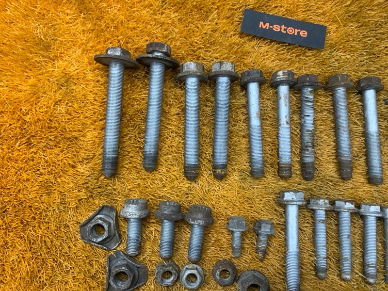 Болты и гайки задней подвески, 1000 рублей, Красноярск