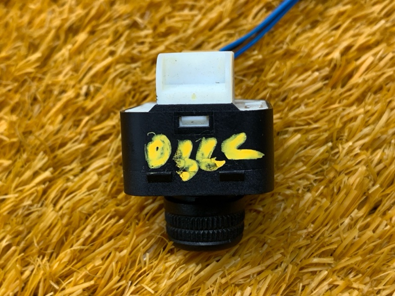 Кнопка регулировки зеркал, 500 рублей, Красноярск