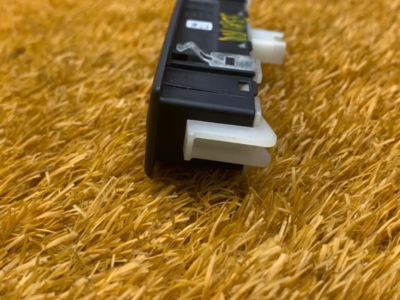 кнопка памяти сидений, 1500 рублей, Красноярск