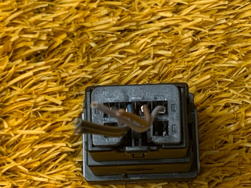 Кнопка подогрева сидений, 300 рублей, Красноярск