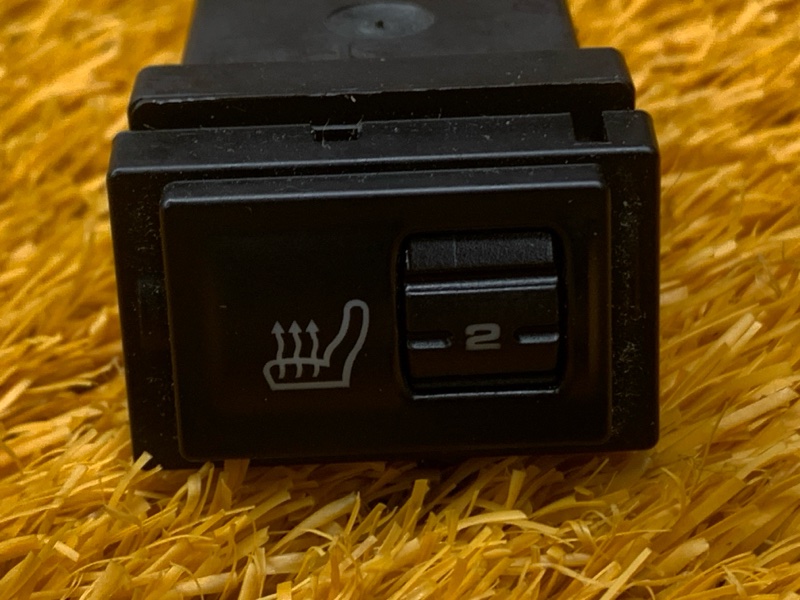 Кнопка подогрева сидений, 300 рублей, Красноярск