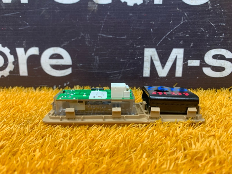 плафон освещения, 1000 рублей, Красноярск