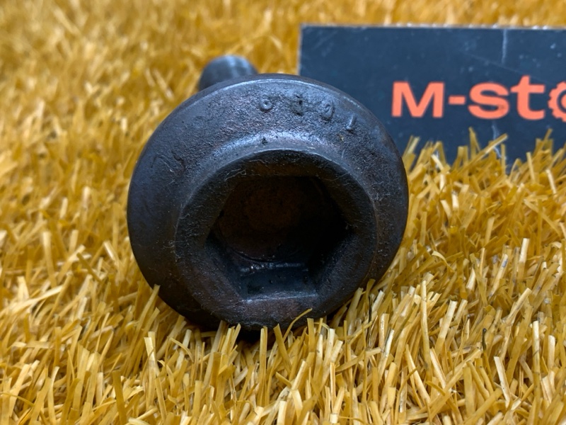 Болт привода, 100 рублей, Красноярск