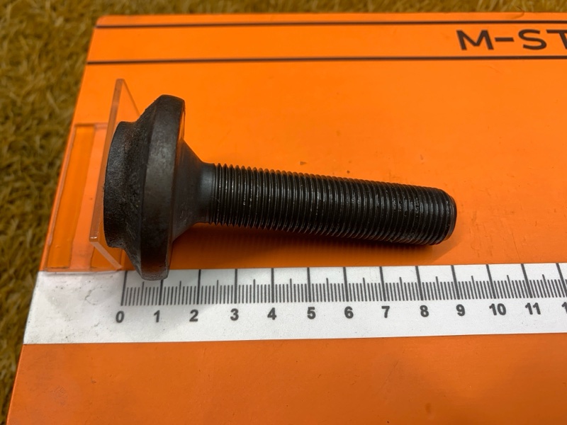 Болт привода, 100 рублей, Красноярск