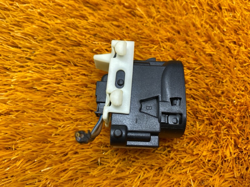 Кнопка люка, 2000 рублей, Красноярск