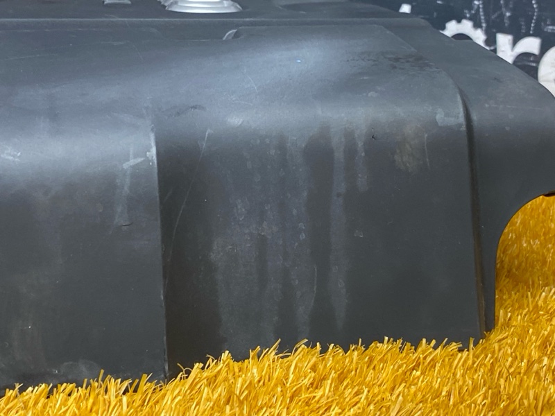 крышка двигателя, 2000 рублей, Красноярск