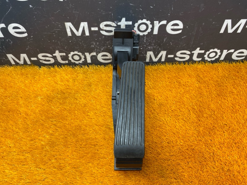 педаль газа, 1000 рублей, Красноярск