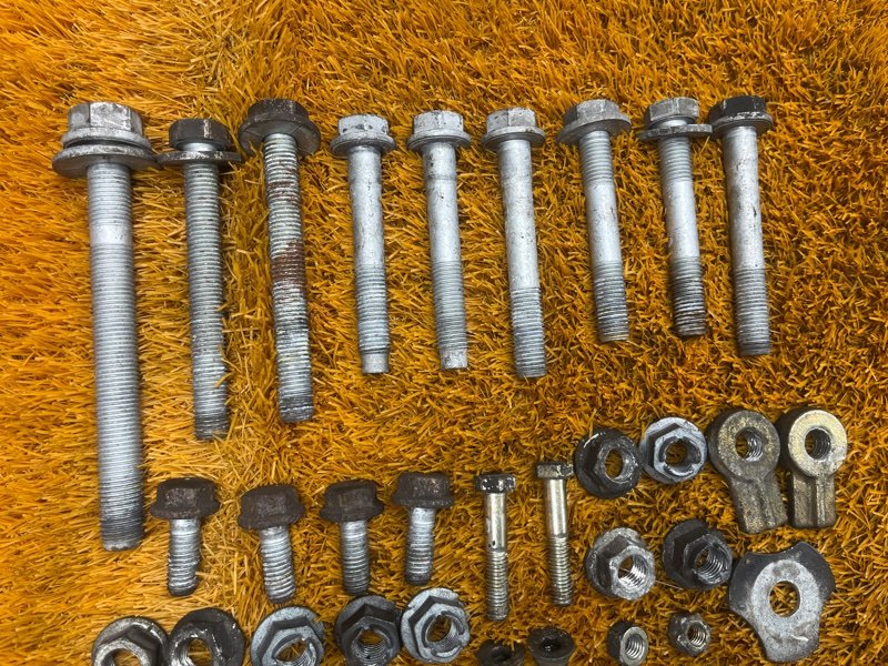 Болты и гайки задней подвески, 1000 рублей, Красноярск