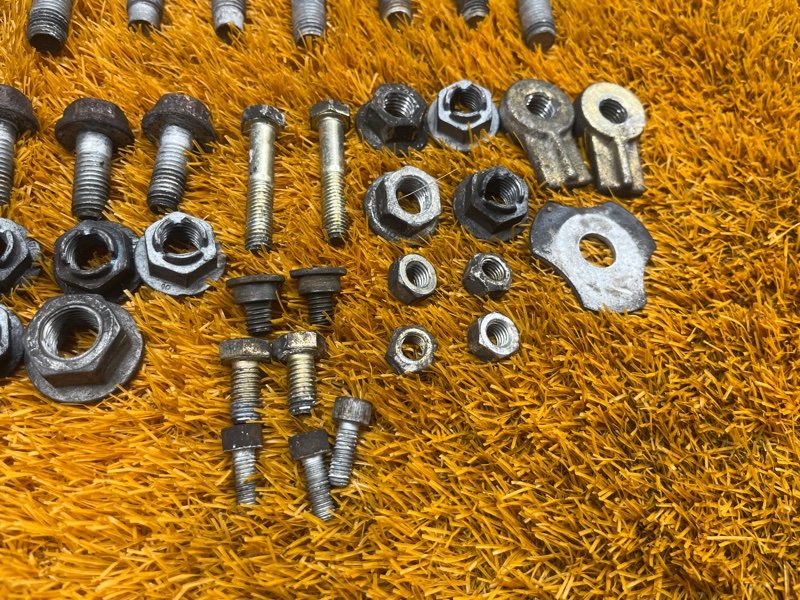 Болты и гайки задней подвески, 1000 рублей, Красноярск