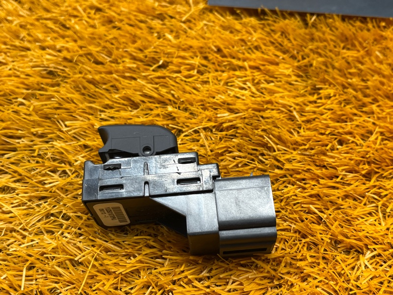 кнопка стеклоподъемника, 500 рублей, Красноярск