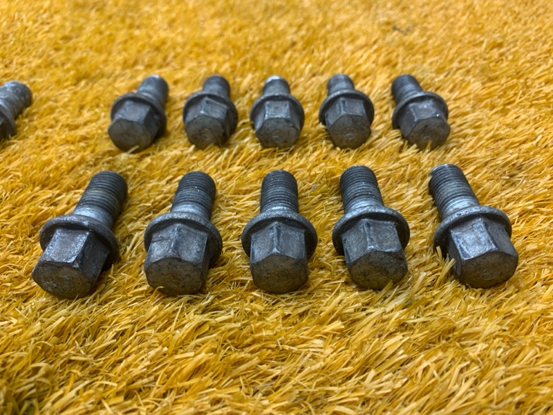 болт колесный, 2000 рублей, Красноярск