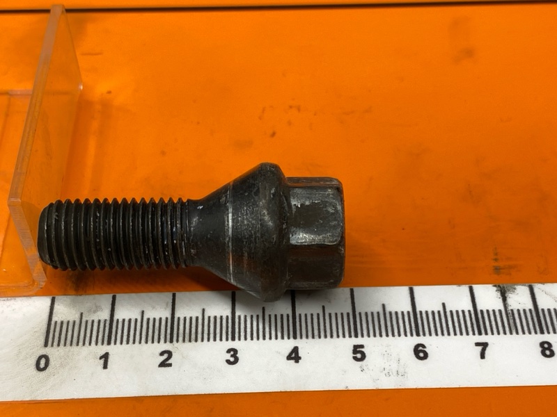 болт колесный, 2000 рублей, Красноярск