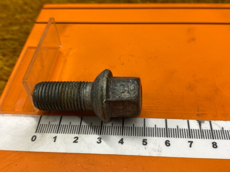 болт колесный, 2000 рублей, Красноярск