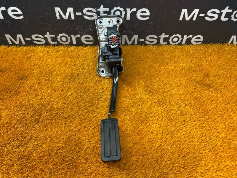 педаль газа, 2000 рублей, Красноярск