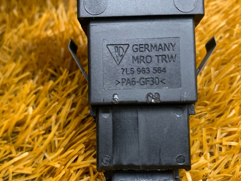 Кнопка подогрева сидений, 300 рублей, Красноярск