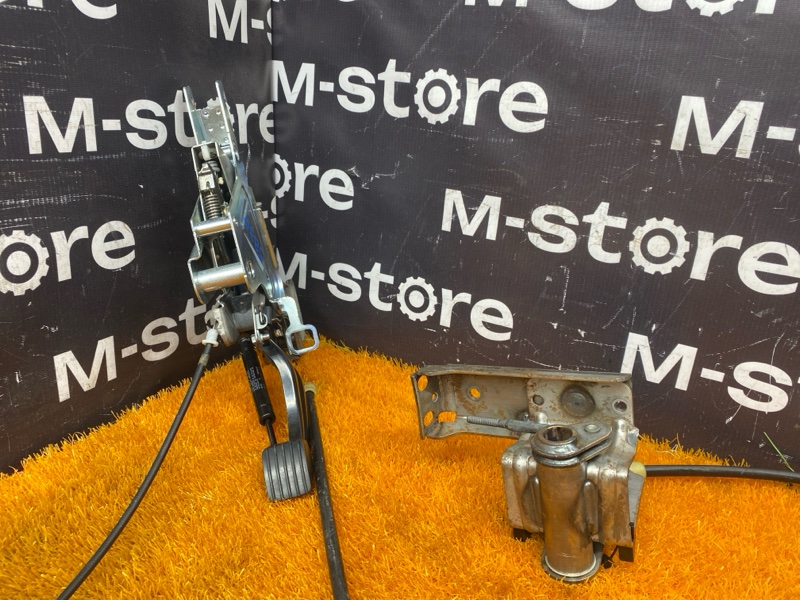 Педаль стояночного тормоза, 1000 рублей, Красноярск