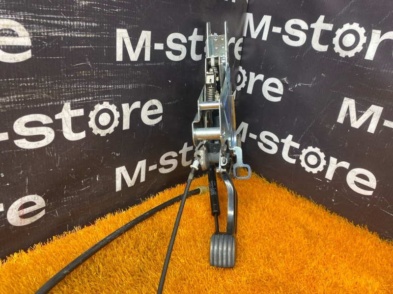 Педаль стояночного тормоза, 1000 рублей, Красноярск