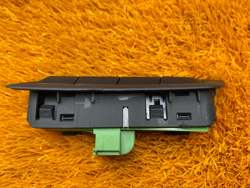 кнопка памяти сидений, 600 рублей, Красноярск