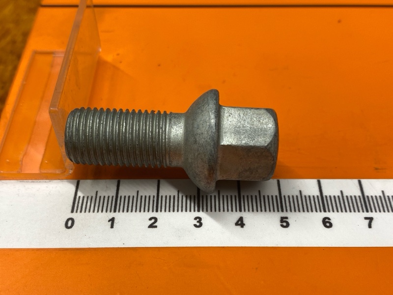 болт крепления запасного колеса, 500 рублей, Красноярск