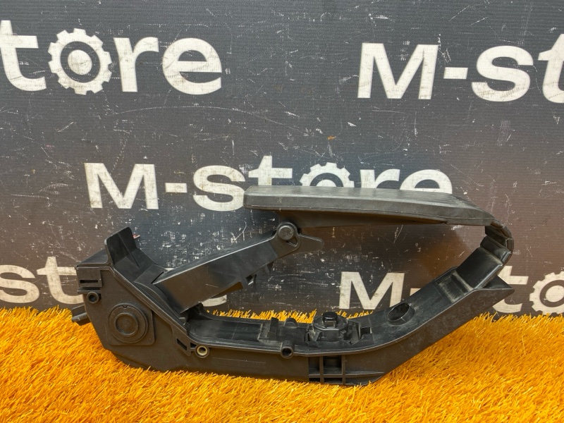 педаль газа, 1000 рублей, Красноярск