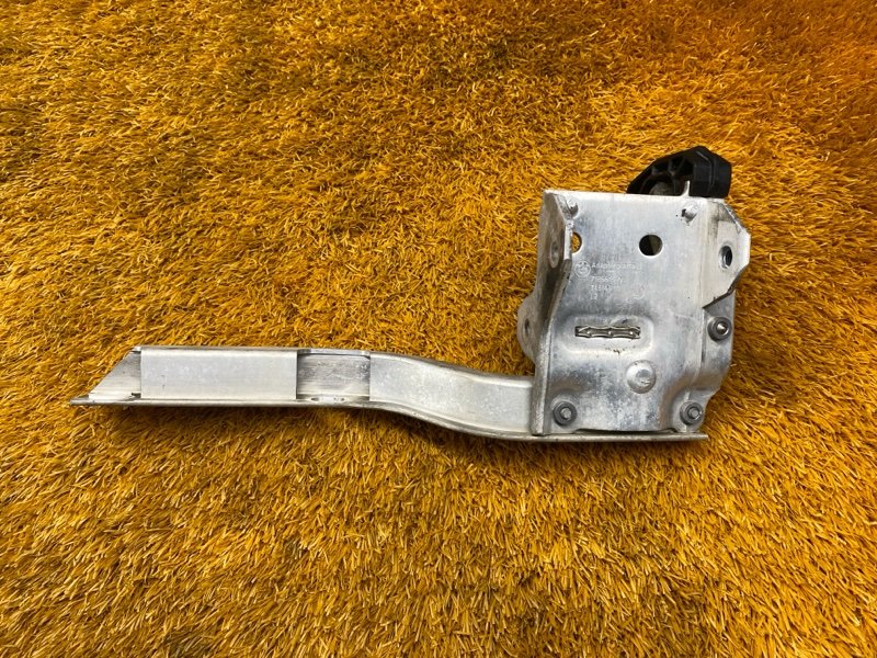 Кронштейн радиатора, 1500 рублей, Красноярск