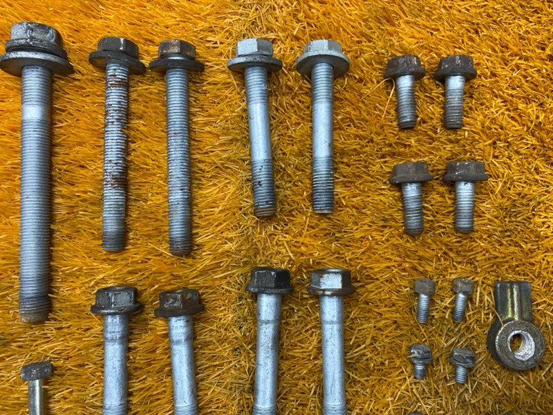 Болты и гайки задней подвески, 1000 рублей, Красноярск