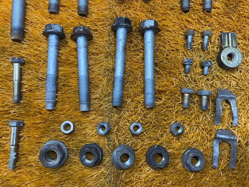 Болты и гайки задней подвески, 1000 рублей, Красноярск