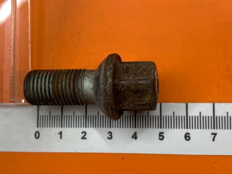 болт колесный, 2000 рублей, Красноярск