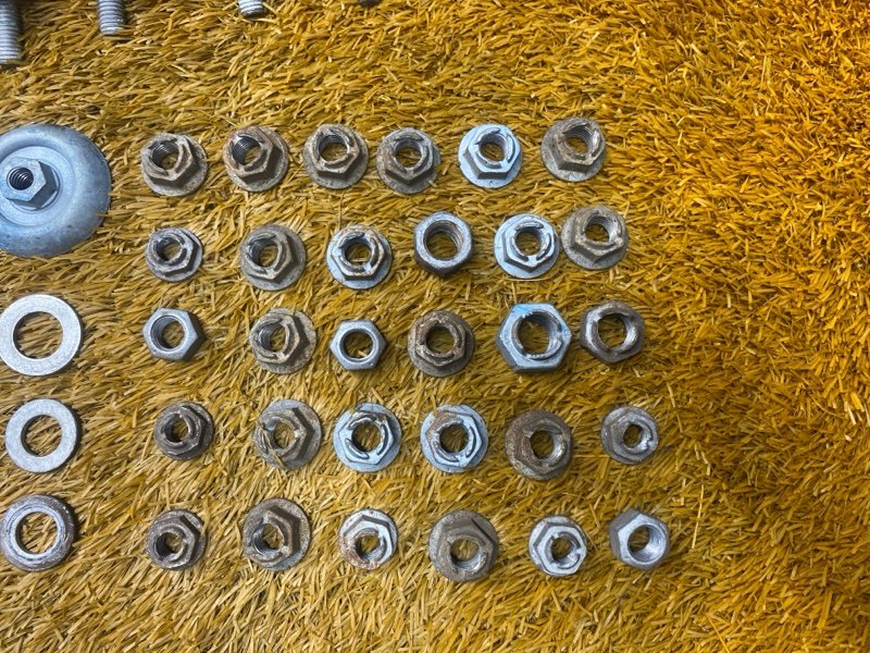 Болты и гайки задней подвески, 900 рублей, Красноярск