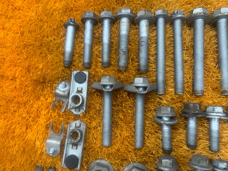 Болты и гайки задней подвески, 1000 рублей, Красноярск