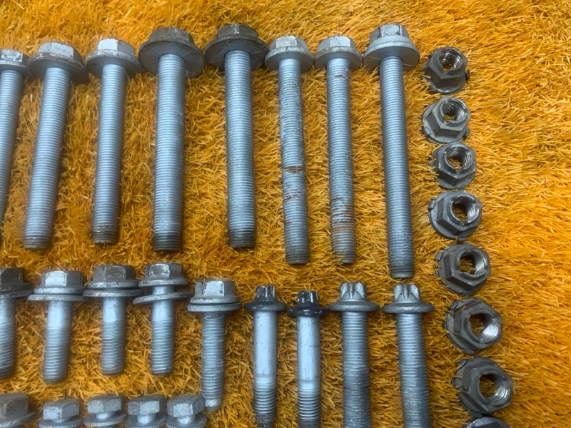 Болты и гайки задней подвески, 1000 рублей, Красноярск