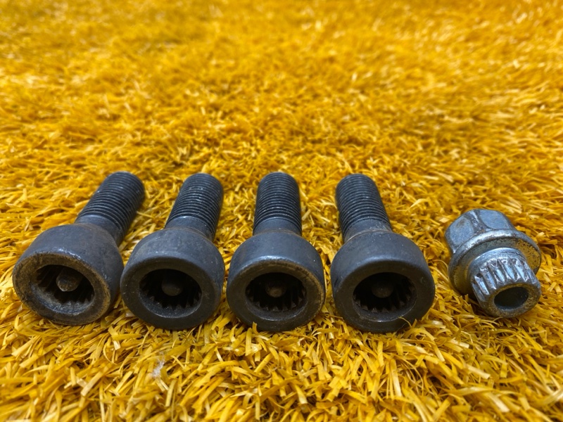 болт колесный(секретка), 2000 рублей, Красноярск