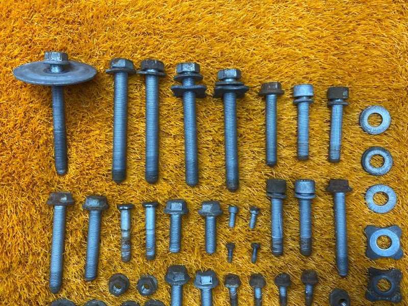 Болты и гайки задней подвески, 1000 рублей, Красноярск