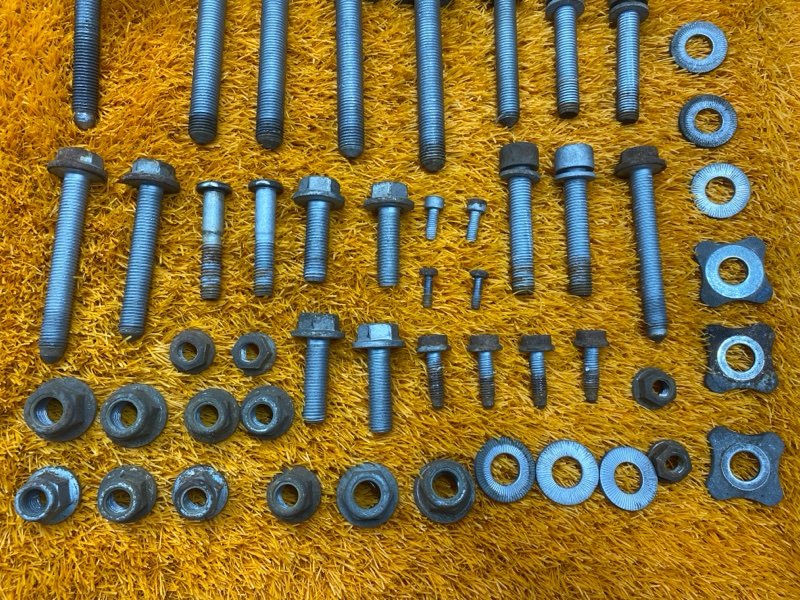 Болты и гайки задней подвески, 1000 рублей, Красноярск