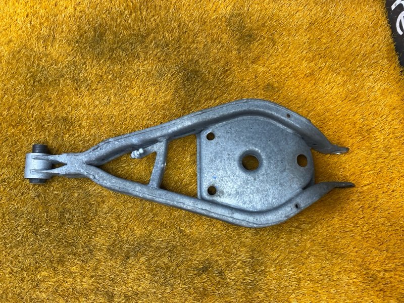 Рычаг подвески верхний, 1000 рублей, Красноярск