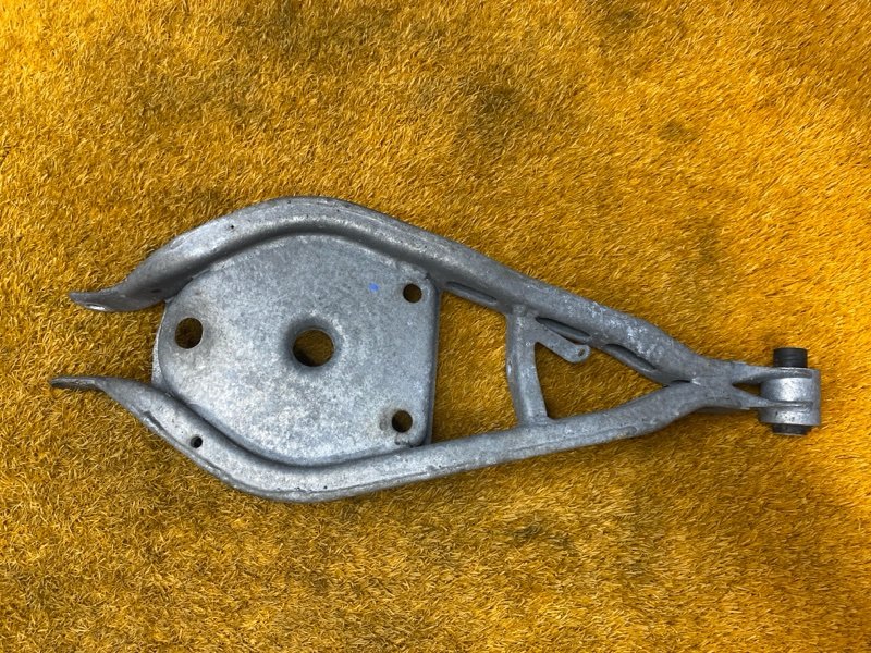 Рычаг подвески верхний, 1000 рублей, Красноярск