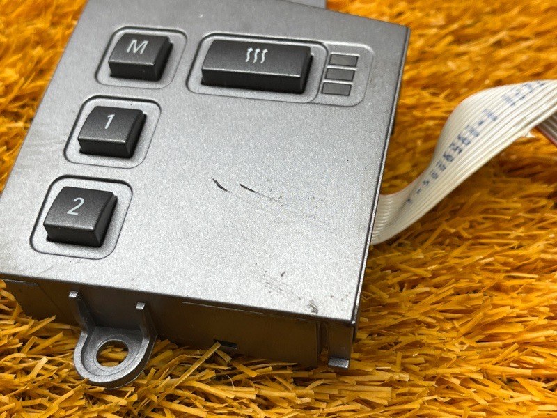 кнопка памяти сидений, 1000 рублей, Красноярск