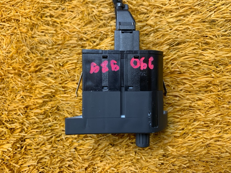 Кнопка корректора фар, 200 рублей, Красноярск