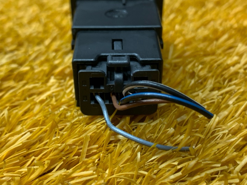 Кнопка подогрева сидений, 300 рублей, Красноярск