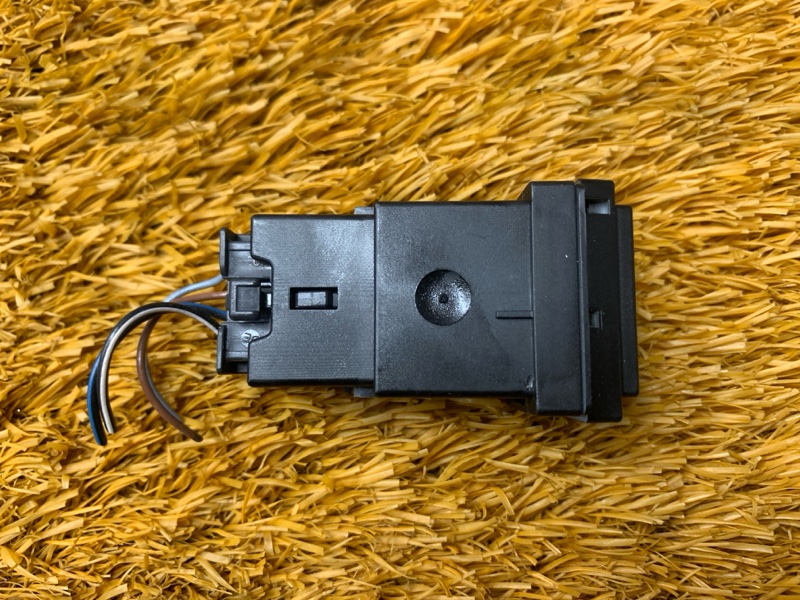 Кнопка подогрева сидений, 300 рублей, Красноярск