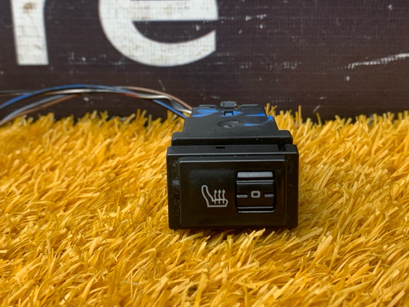 Кнопка подогрева сидений, 300 рублей, Красноярск