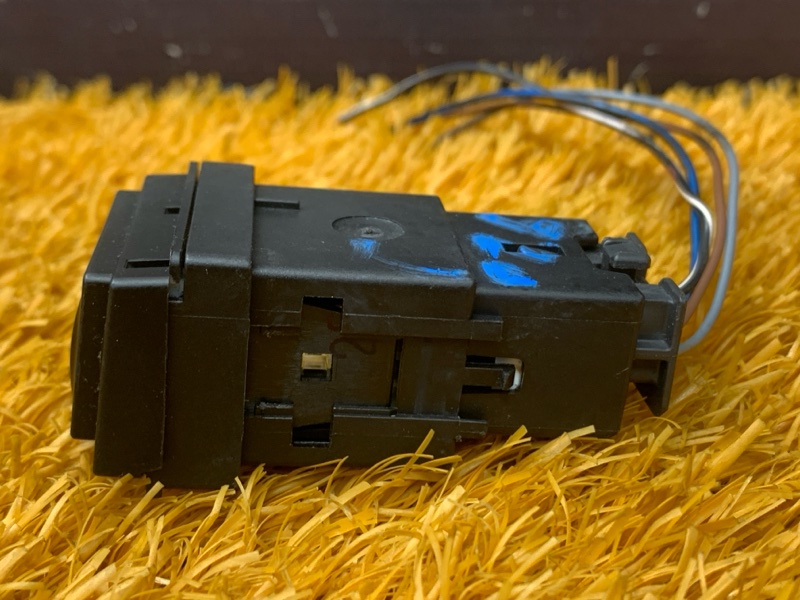 Кнопка подогрева сидений, 300 рублей, Красноярск