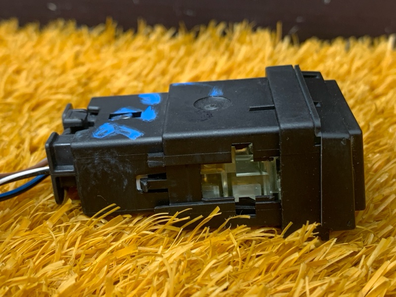 Кнопка подогрева сидений, 300 рублей, Красноярск