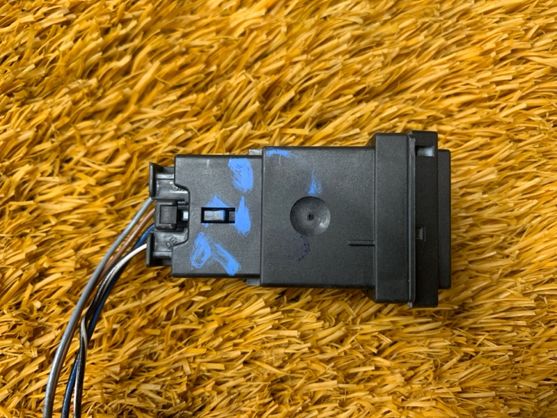 Кнопка подогрева сидений, 300 рублей, Красноярск