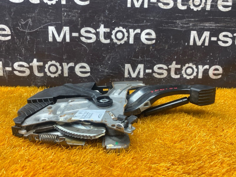 Педаль стояночного тормоза, 1000 рублей, Красноярск