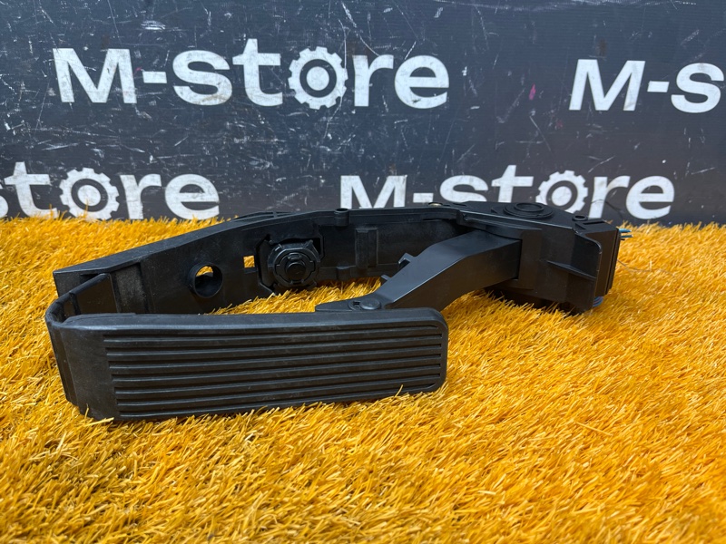 педаль газа, 1000 рублей, Красноярск