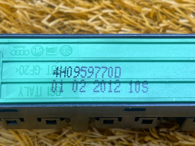 кнопка памяти сидений, 1500 рублей, Красноярск