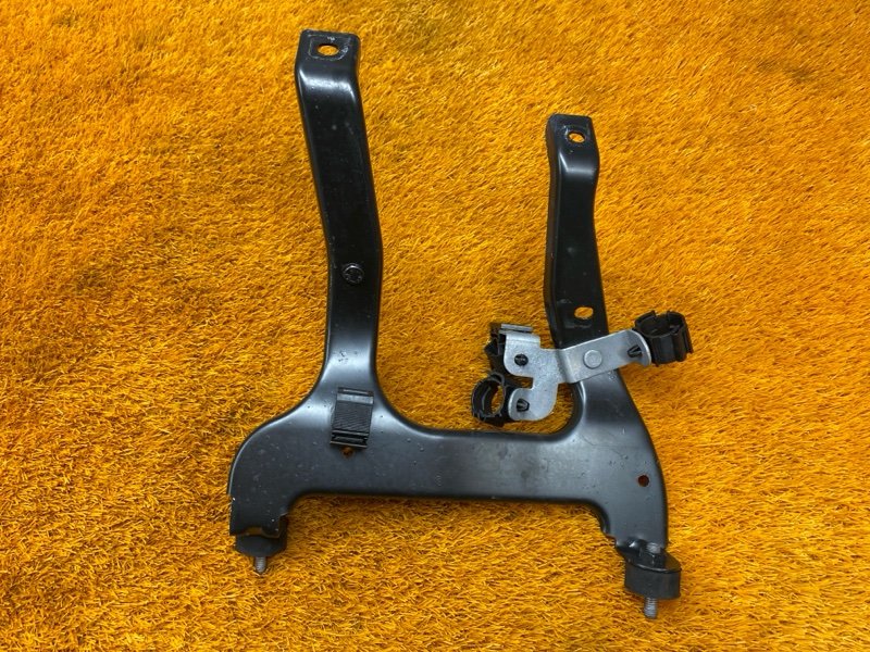 Кронштейн впускного коллектора, 300 рублей, Красноярск