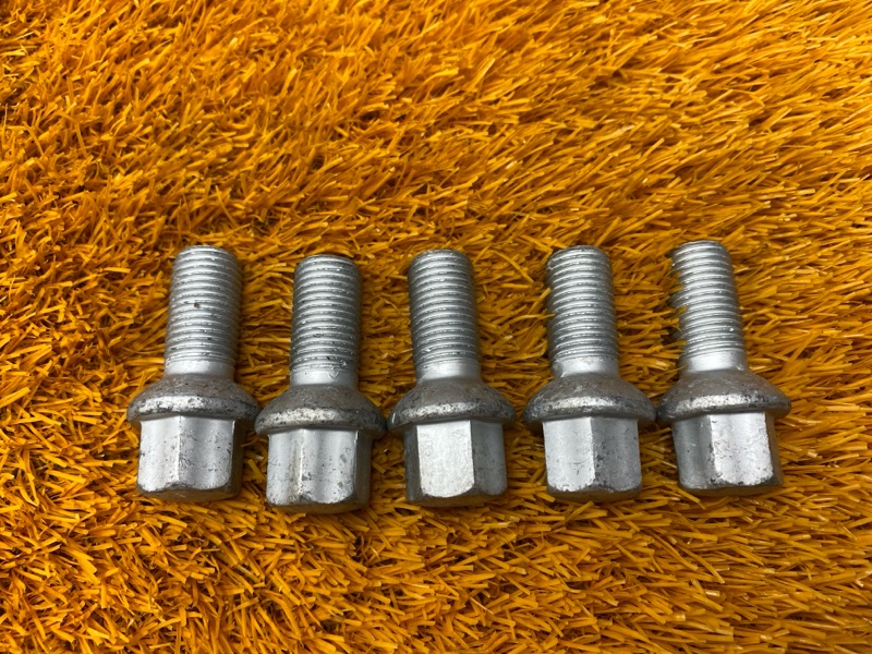 болт колесный, 1000 рублей, Красноярск